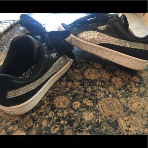 Women’s black and silver glitter pumps (6.5)